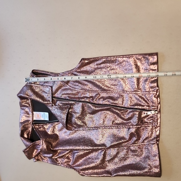 Shimmery Metallic Vest - Picture 6 of 7
